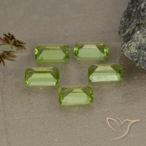 Shop natural 2.45ct Vert éclatant Péridot gems, Octogone / coupe Émeraude, from Chine at GemSelect. In stock, global shipping!