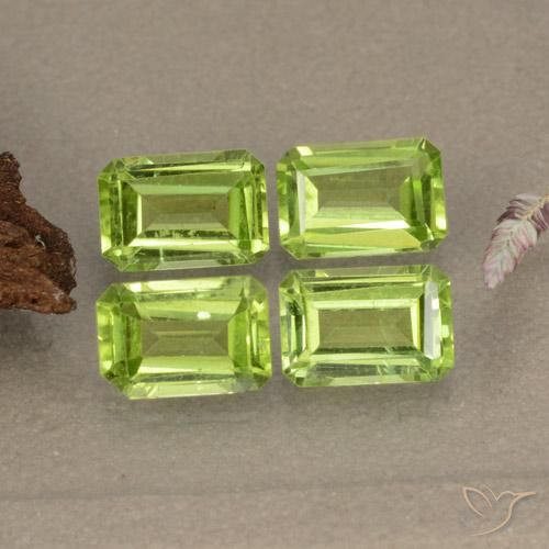 2.70ctw Naturel Vert moyen Péridot, Taille émeraude, VVS-VS