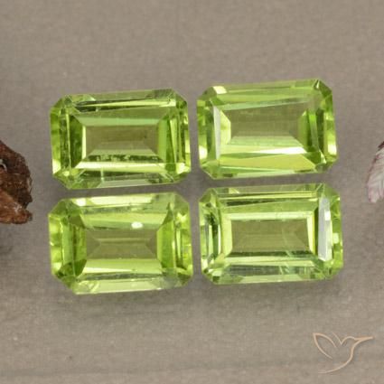 Shop natural 2.70ct Vert moyen Péridot gems, Octogone / coupe Émeraude, from Chine at GemSelect. In stock, global shipping!