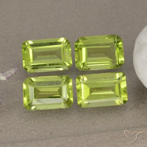 2.38ctw Naturel Vert jaunâtre vif Péridot, Taille émeraude, VVS-VS