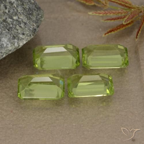 Shop natural 2.56ct Vert éclatant Péridot gems, Octogone / coupe Émeraude, from Chine at GemSelect. In stock, global shipping!