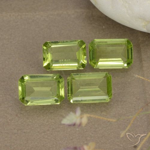 1.98ctw Naturel Vert moyen Péridot, Taille émeraude, VVS-VS