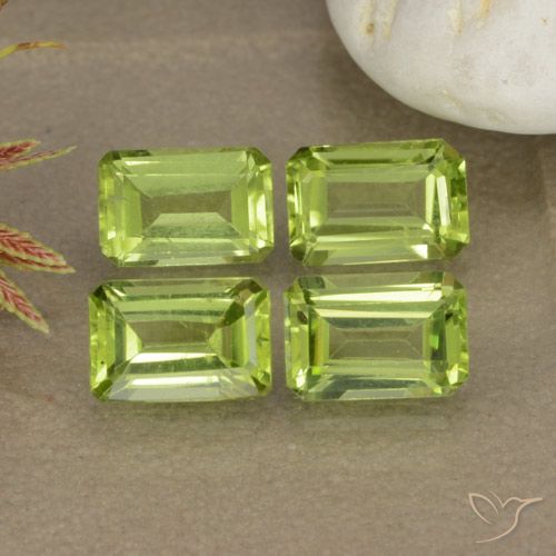 2.58ctw Naturel Vert éclatant Péridot, Taille émeraude, VVS-VS