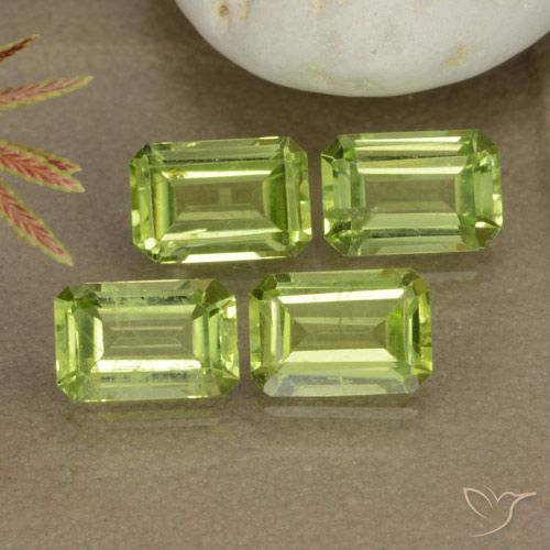 2.62ctw Naturel Vert éclatant Péridot, Taille émeraude, VVS-VS