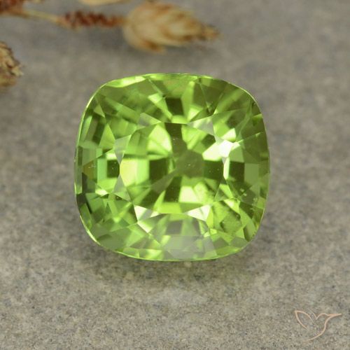 2.40ct Naturel Vert moyen Péridot, Coussin, VVS-VS