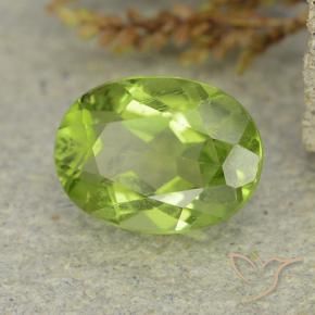 Péridot Vert moyen naturelle ovale, 1.39 ct, VS