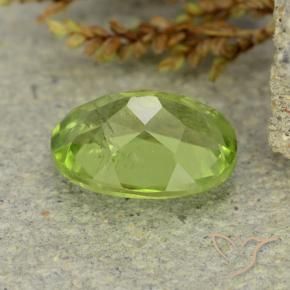 Péridot Vert moyen naturelle ovale, 1.39 ct, VS