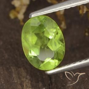 Péridot Vert moyen naturelle ovale, 1.38 ct, VS
