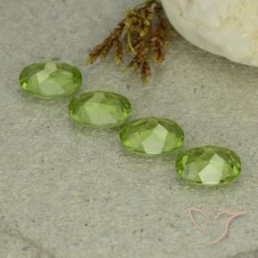 Shop natural 5.53ct Vert éclatant Péridot gems, ovale, from Chine at GemSelect. In stock, global shipping!
