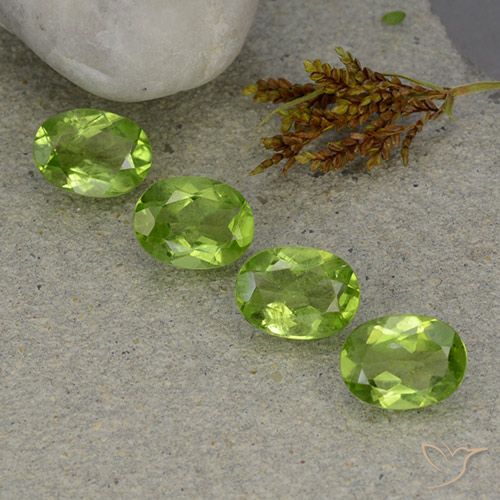 4.95ctw Naturel Vert éclatant Péridot, ovale, VS