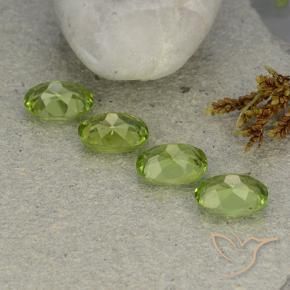Shop natural 5.34ct Vert éclatant Péridot gems, ovale, from Chine at GemSelect. In stock, global shipping!