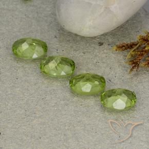 Shop natural 5.26ct Vert moyen Péridot gems, ovale, from Chine at GemSelect. In stock, global shipping!