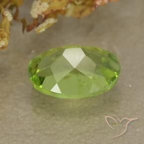 Péridot Vert vif et léger naturelle ovale, 1.15 ct, VS