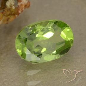 Péridot Vert éclatant naturelle ovale, 1.20 ct, VS