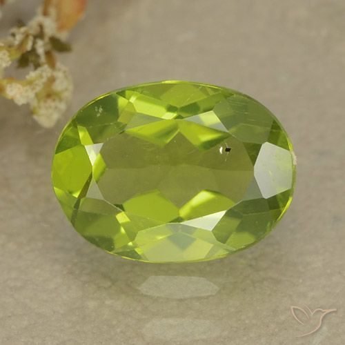 1.37ct Naturel Vert moyen Péridot, ovale, VS