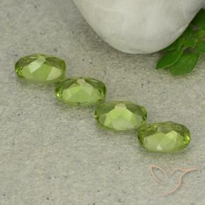 Shop natural 4.79ct Vert éclatant Péridot gems, ovale, from Chine at GemSelect. In stock, global shipping!