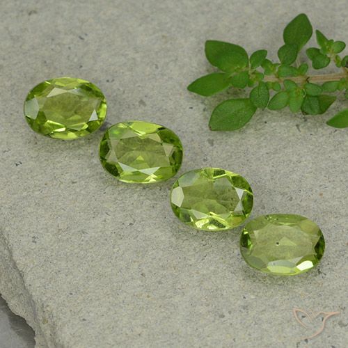 4.56ctw Naturel Vert éclatant Péridot, ovale, VS