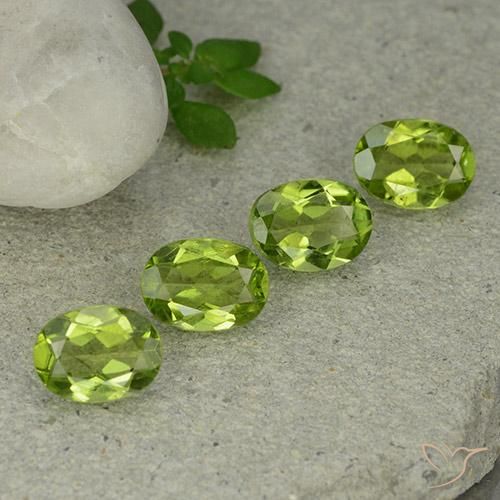 Shop natural 4.90ct Vert éclatant Péridot gems, ovale, from Chine at GemSelect. In stock, global shipping!