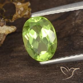 Péridot Vert moyen naturelle ovale, 1.31 ct, VS