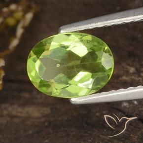 Péridot Vert moyen-léger naturelle ovale, 1.20 ct, VS