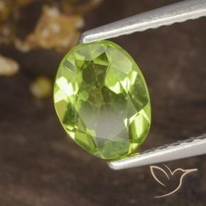Péridot Vert moyen naturelle ovale, 1.19 ct, VS