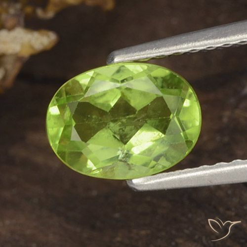 Péridot Vert clair naturelle ovale, 1.35 ct, VS