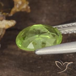 Péridot Vert clair naturelle ovale, 1.35 ct, VS