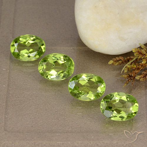 5.26ctw Naturel Vert moyen Péridot, ovale, VS
