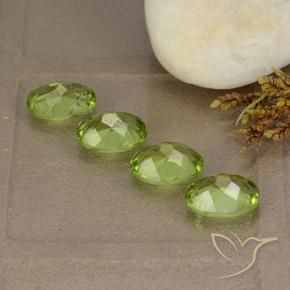 Shop natural 5.26ct Vert moyen Péridot gems, ovale, from Chine at GemSelect. In stock, global shipping!