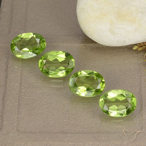 4.77ctw Naturel Vert éclatant Péridot, ovale, VS
