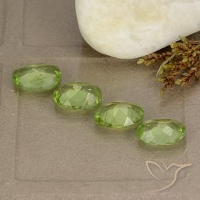 Shop natural 4.15ct Vert vif et léger Péridot gems, ovale, from Chine at GemSelect. In stock, global shipping!