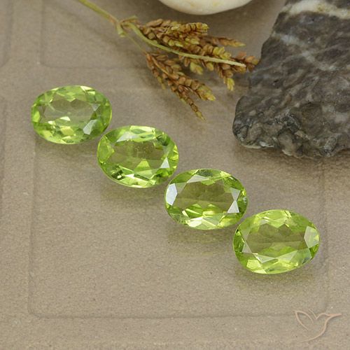 4.29ctw Naturel Vert moyen Péridot, ovale, VS