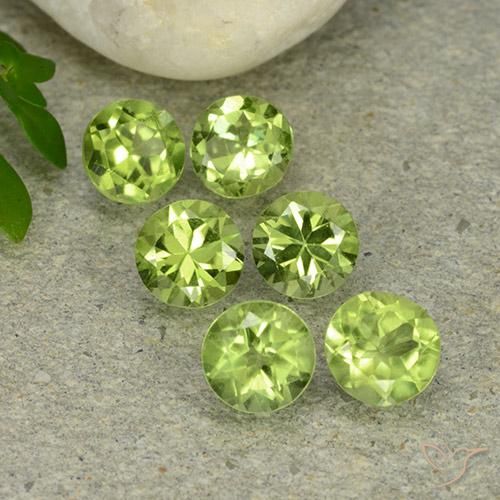 Shop natural 2.82ct Vert jaunâtre Péridot gems, Tour, from Chine at GemSelect. In stock, global shipping!