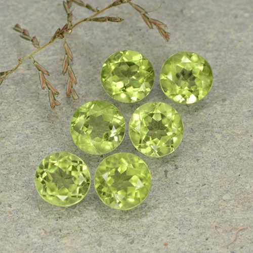 2.85ctw Naturel Vert moyen Péridot, Tour, VVS-VS