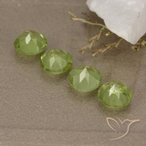 Shop natural 2.14ct Vert jaunâtre vif Péridot gems, Tour, from Chine at GemSelect. In stock, global shipping!