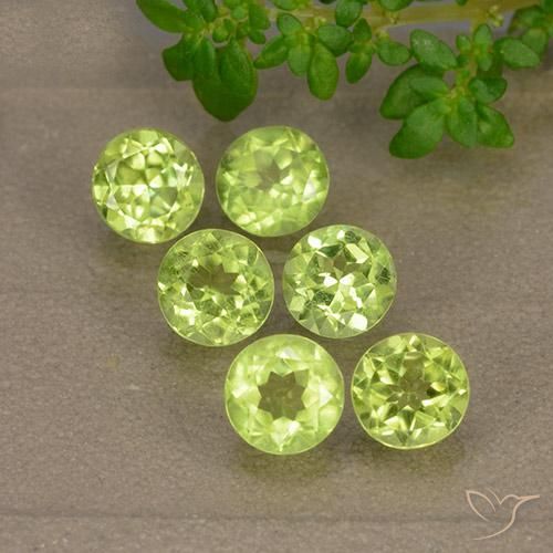 Shop natural 3.12ct Vert moyen Péridot gems, Tour, from Chine at GemSelect. In stock, global shipping!