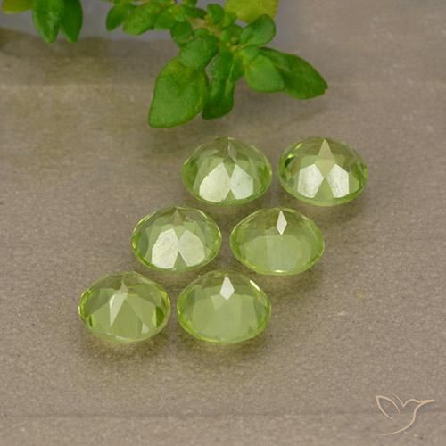 Shop natural 3.12ct Vert moyen Péridot gems, Tour, from Chine at GemSelect. In stock, global shipping!