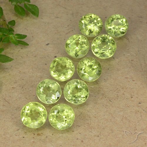 3.98ctw Naturel Vert clair Péridot, Tour, VVS-VS