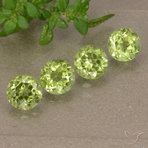 Shop natural 1.80ct Vert vif et léger Péridot gems, Tour, from Chine at GemSelect. In stock, global shipping!