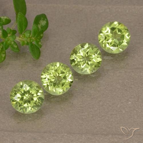 Shop natural 1.56ct Vert vif et léger Péridot gems, Tour, from Chine at GemSelect. In stock, global shipping!