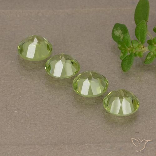 Shop natural 1.56ct Vert vif et léger Péridot gems, Tour, from Chine at GemSelect. In stock, global shipping!
