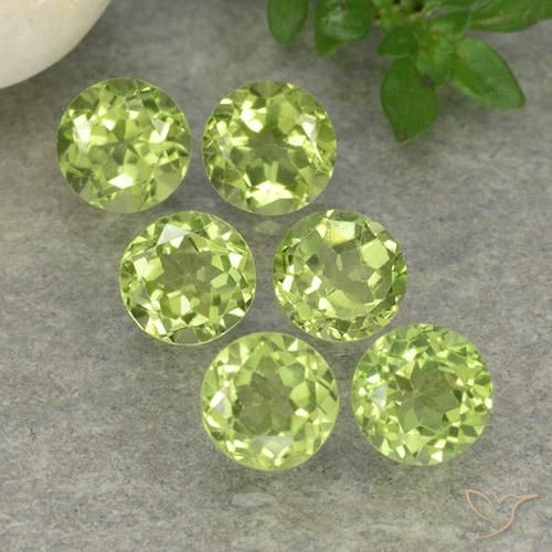 Shop natural 2.61ct Vert vif et léger Péridot gems, Tour, from Chine at GemSelect. In stock, global shipping!