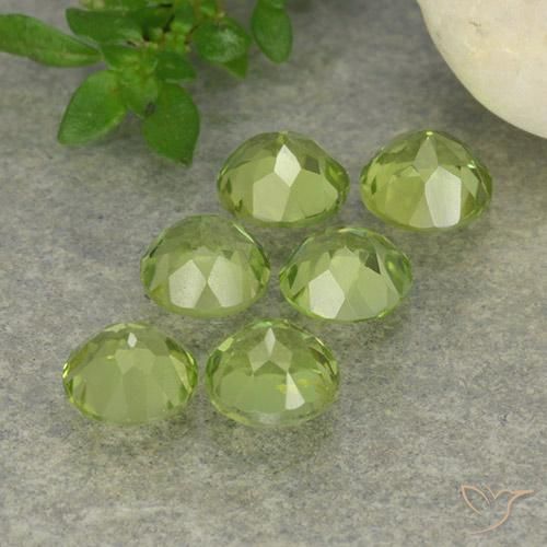 Shop natural 2.61ct Vert vif et léger Péridot gems, Tour, from Chine at GemSelect. In stock, global shipping!