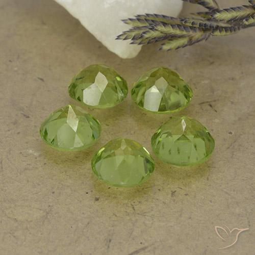 Shop natural 4.46ct Vert vif et léger Péridot gems, Tour, from Chine at GemSelect. In stock, global shipping!