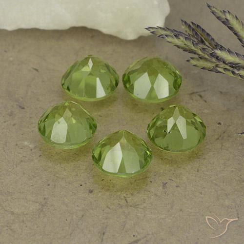 Shop natural 4.29ct Vert vif et léger Péridot gems, Tour, from Chine at GemSelect. In stock, global shipping!