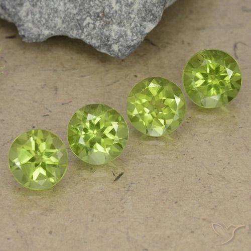 Shop natural 3.90ct Vert vif et léger Péridot gems, Tour, from Chine at GemSelect. In stock, global shipping!