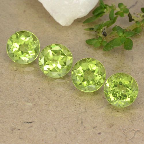 3.58ctw Naturel Vert vif et léger Péridot, Tour, VS