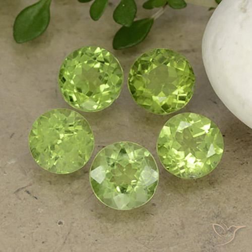 Shop natural 4.18ct Vert vif et léger Péridot gems, Tour, from Chine at GemSelect. In stock, global shipping!