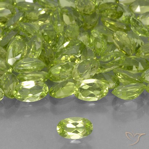 0.24ct Naturel Vert moyen Péridot, ovale, VVS-VS