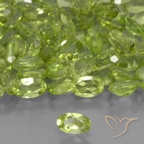 Péridot Vert moyen naturelle ovale, 0.24 ct, VVS-VS